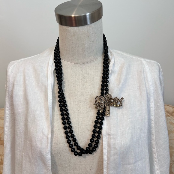 Glass Black Beaded Necklace ( brooches are not included) - Picture 4 of 6